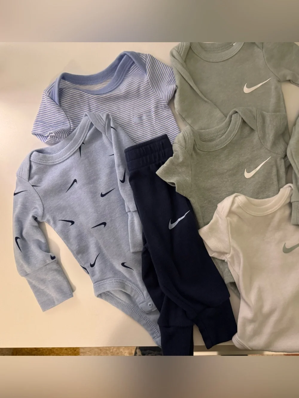 Newborn Nike Bundle - Picture 1 of 2